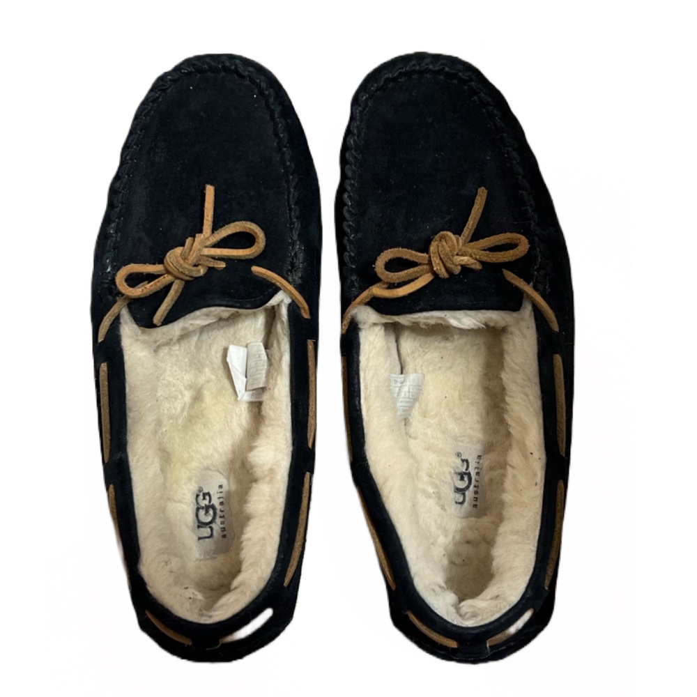 UGG - Black Dakota Moccasins